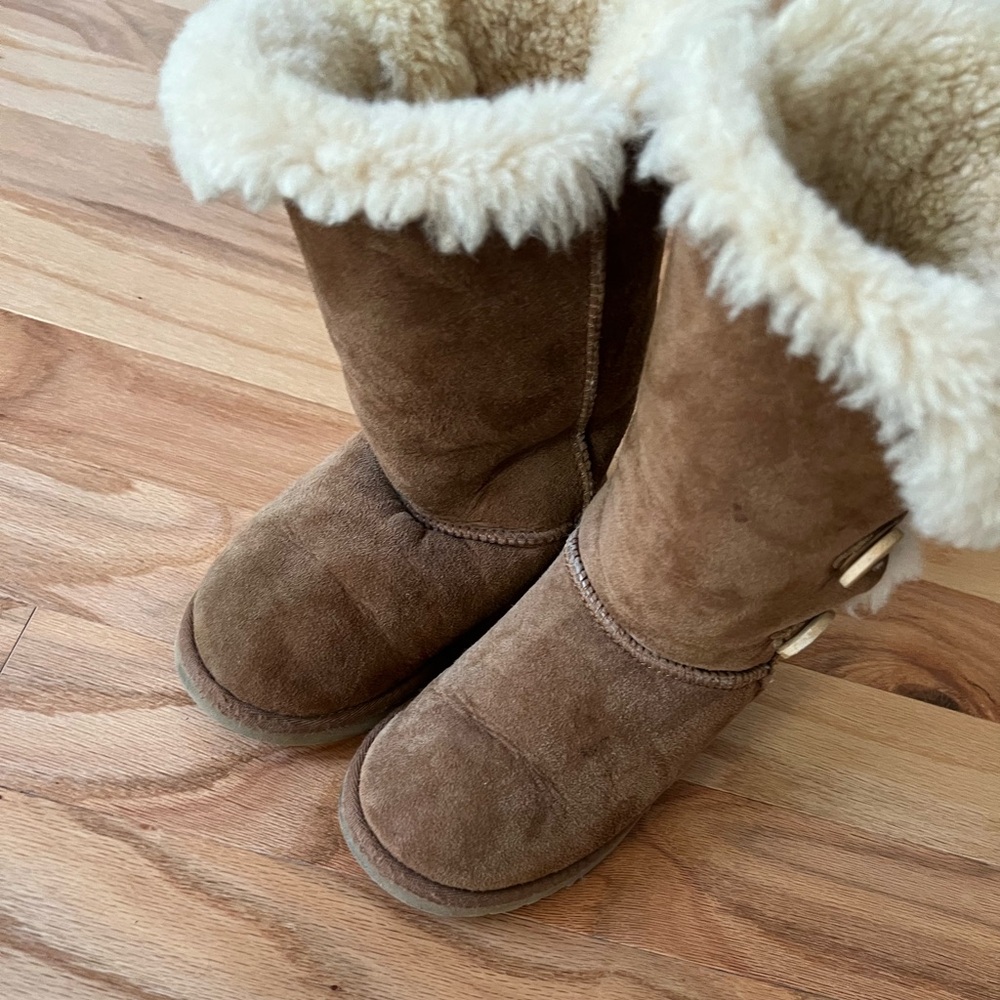 Kid- girl- uggs